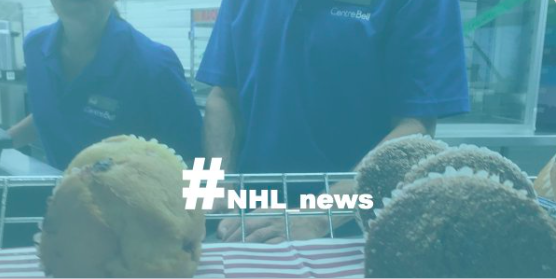 Geoff Molson HUMILIE un détenteur de billets de saison devant tout le monde!!!!