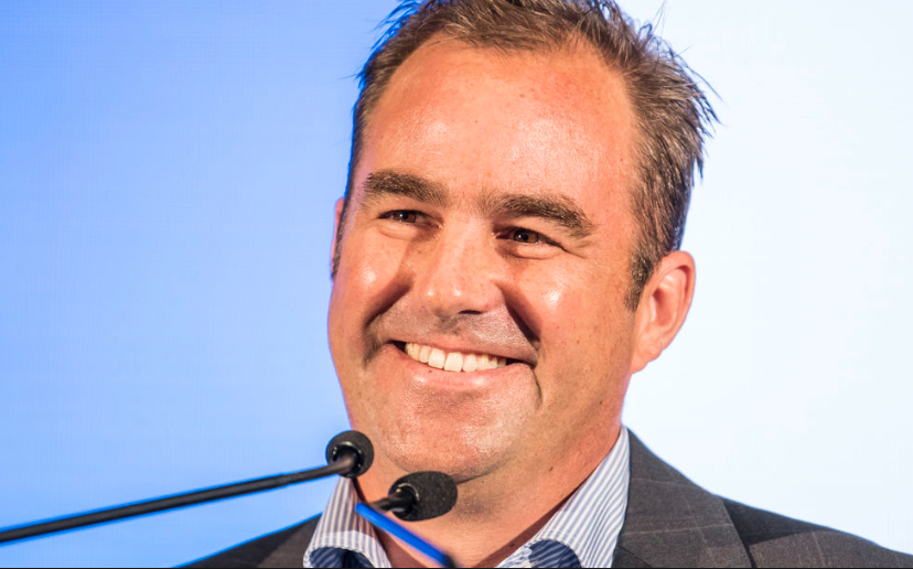 GEOFF MOLSON SE FAIT ATTAQUER SUR TWITTER.