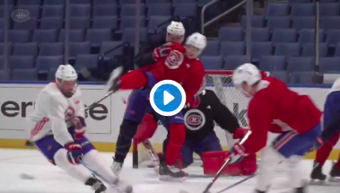 HAHA!!!! Andrew Shaw NIAISE Shea Weber en lui lançant de la NEIGE!!!!!