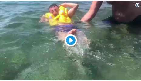 HAHA!!! Brad Marchand passe le temps de sa vie!!!!!!