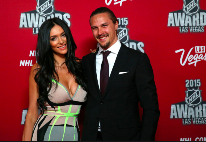 HAHA!!! Il envoie Erik Karlsson PACK SES SHITS...pour Vegas....