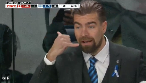 HAHA!!! Le coach de la Finlande se rend compte....