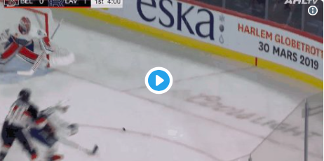 HAHA!!!! Mike McCarron à la RESCOUSSE de Karl Alzner!!!!