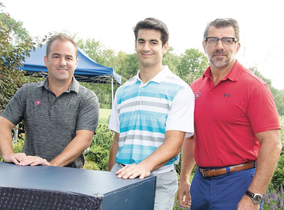 HAHA...Ça aurait été une meilleure idée que le tournoi de golf...
