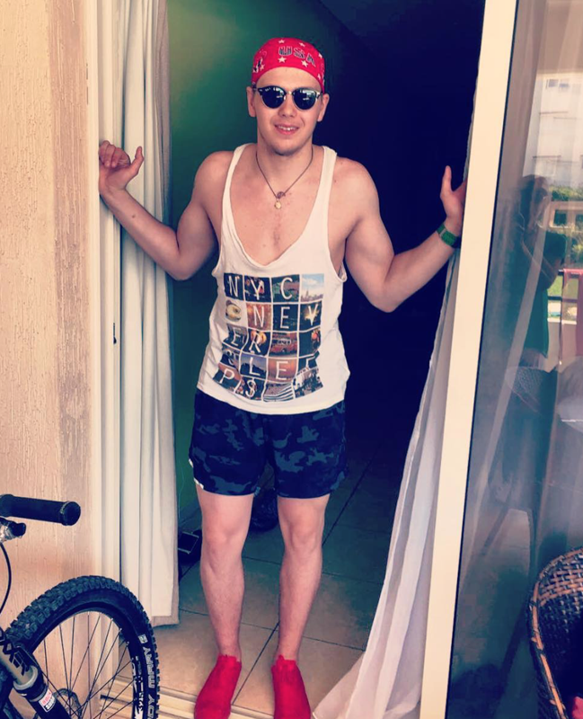HAHA...C'est clair que Nikita Scherbak boit trop...