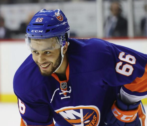 HAHA...Est-ce que Josh Ho-Sang veut prendre la place de John Tavares...