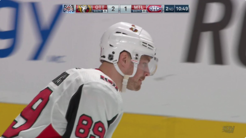 HAHA...Jordie Benn qui plaque son joueur...