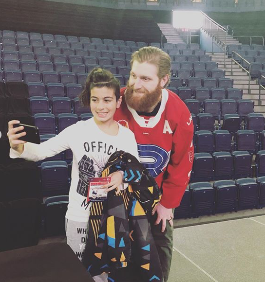HAHA...Karl Alzner pense qu'en adoptant le look...