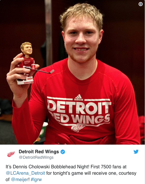 HAHA...Le gars est HEALTHY SCRATCH le soir de son BOBBLEHEAD...