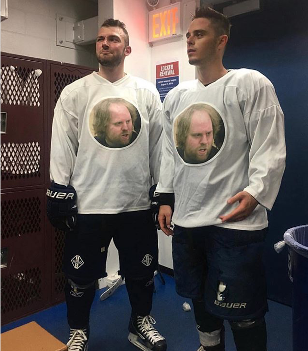 HAHA...Les gilets de hockey, les plus MALADES...