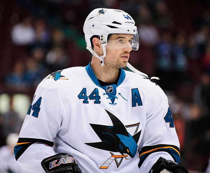 HAHA...Marc-Edouard Vlasic est le Neymar de la LNH...