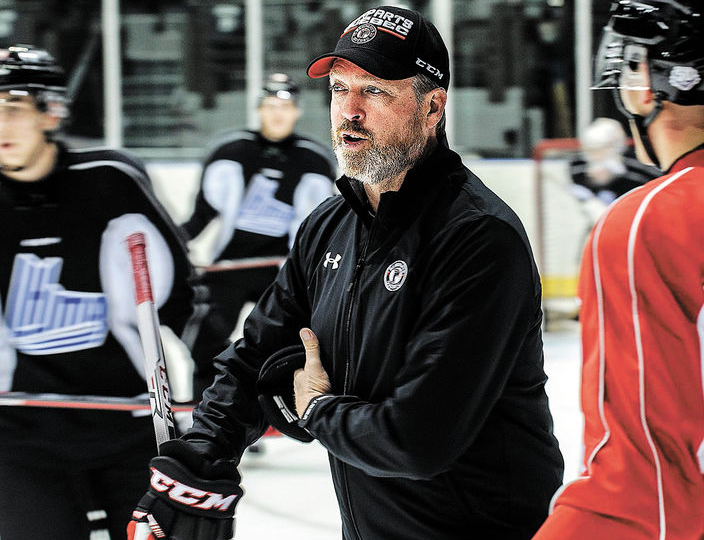 HAHA...Patrick Roy traite les DG de la LNH d'égoïstes...