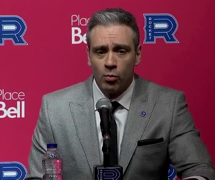 HAHA...PIS ce gars là dit qu'il ne veut pas le SPOTLIGHT sur lui...
