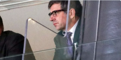 Il est le BON GARS pour construire une équipe de hockey...