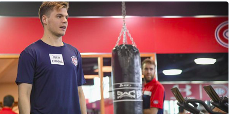 Jake Evans est LENT comme une tortue...