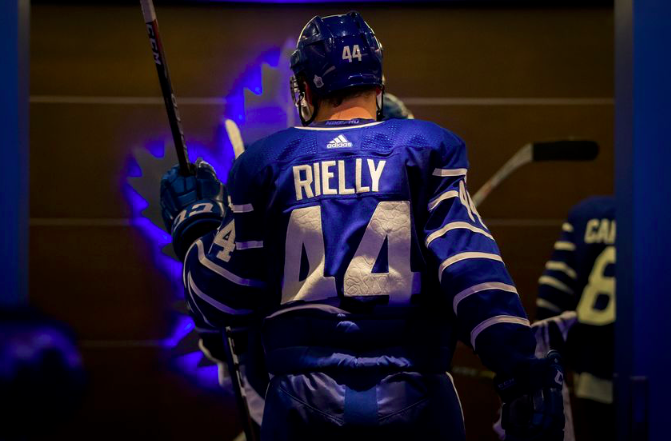 Jake Muzzin jouera à la droite de Morgan Rielly...