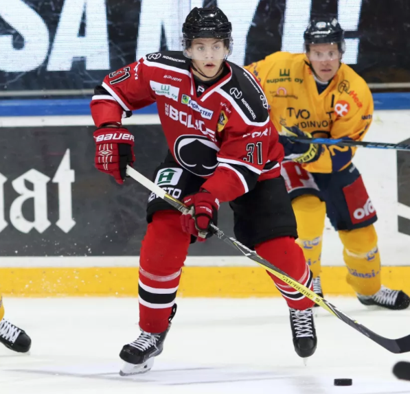 Jesperi Kotkaniemi, est fort en Finlande, DONC...