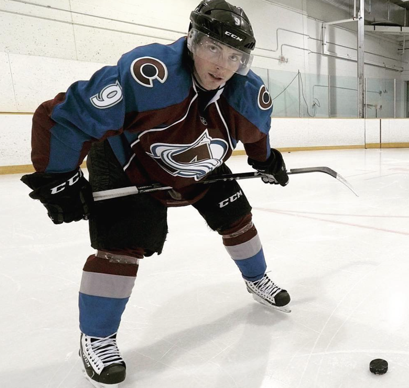 Joe Sakic est en train de détruire Matt Duchene...