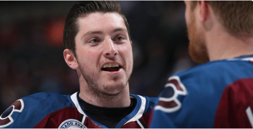 Joe Sakic pourrait dire OUI à Noah Hanifin...