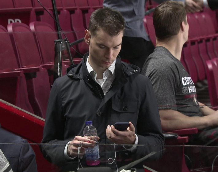 John Chayka est un CONTROL FREAK!!!!