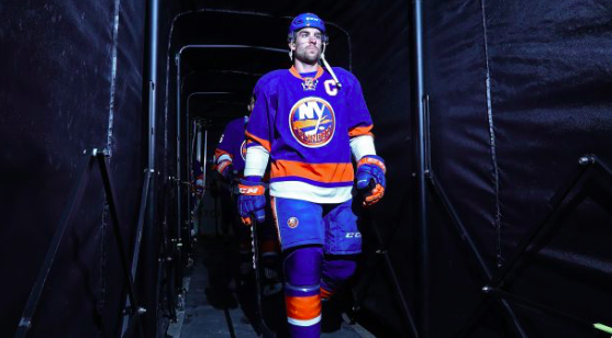  John Tavares se rapproche pas à pas de Montréal..