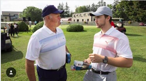 Jonathan Drouin qui a le GENOU PÉTÉ..