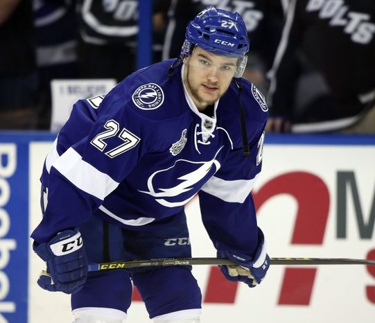 Jonathan Drouin répond qu'il a été un centre...