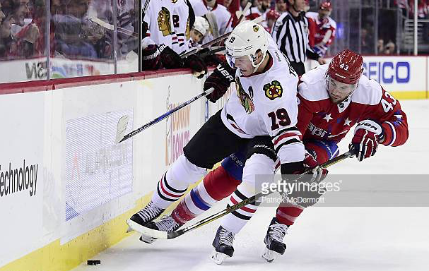 Jonathan Toews comparé à Tom Wilson ???
