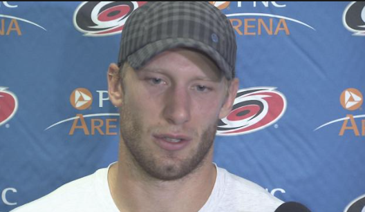 Jordan Staal n'est pas en UNIFORME!!!!!!!!