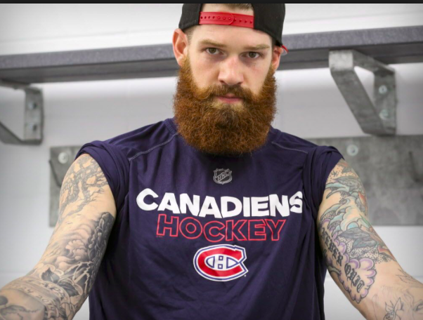 Jordie Benn à UN CONTRE UN contre Malkin...