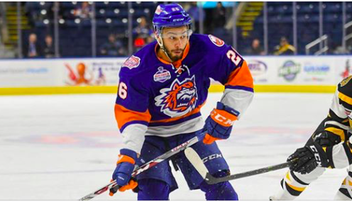 Josh Ho-Sang pour Nikita Scherbak....