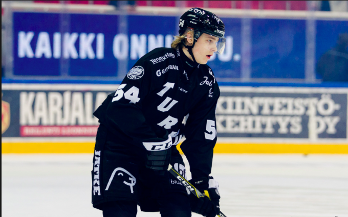 Kaapo Kakko va être MUTÉ au CENTRE!!!!! AYOYE!!!!!!