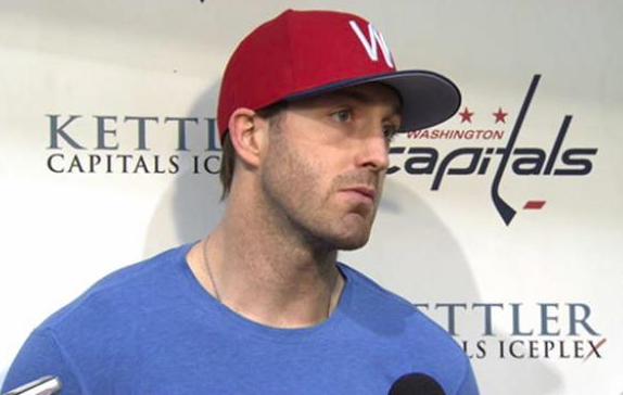 Karl Alzner à Montréal!!! MONTRÉAL EST EN FURIE!!!!