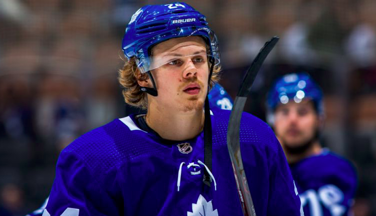 Kasperi Kapanen FITERAIT PARFAITEMENT avec le CH et sa CLIQUE FINLANDAISE.