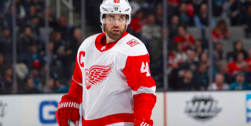 Ken Holland semble perdre patience avec Henrik Zetterberg...