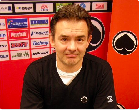 La face du père de Jesperi Kotkaniemi...