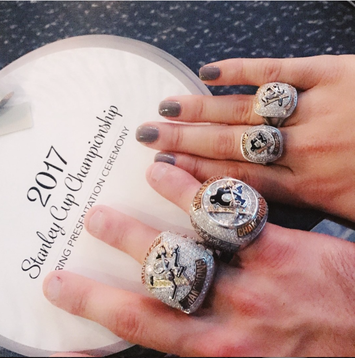 La FEMME de Mark Streit a eu sa BAGUE de LA COUPE?????????? BEN LÀ...