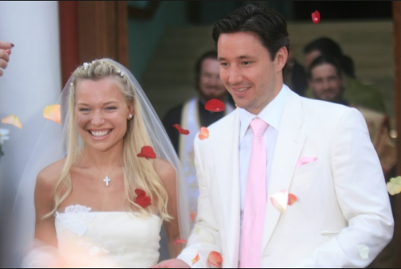 La femme d'Ilya Kovalchuk le tient par les COUILLES...