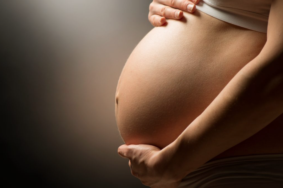 La femme qui aurait été mis enceinte...est....