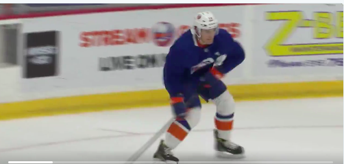 La première ligne des Islanders est vraiment, mais vraiment DANS LE BÉTON..