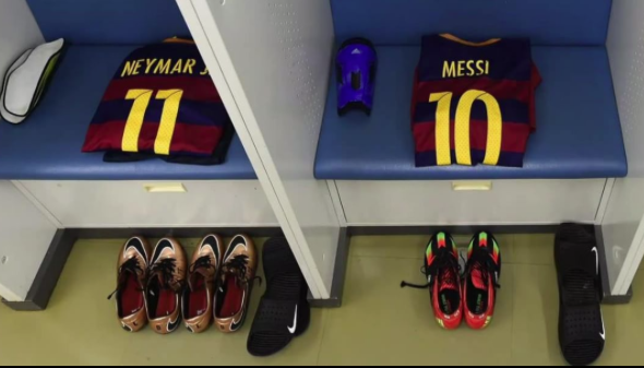 La vidéo d'ADIEUX de Messi pour Neymar, parti à Paris...pour 222 MILLIONS d'EUROS....