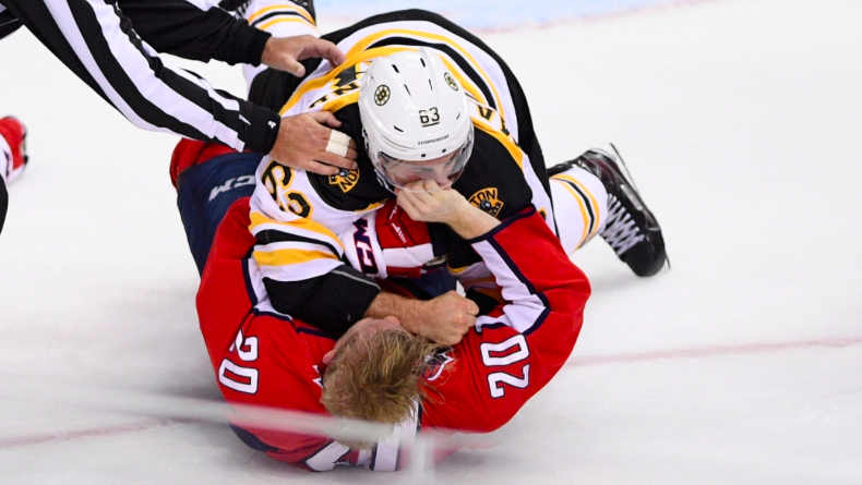 Lars Eller traite Brad Marchand de VIDANGE...