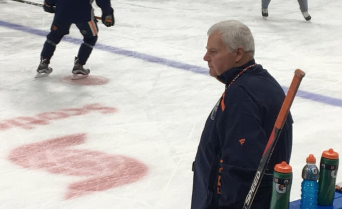 Le coach des Oilers, est en train de perdre son équipe...