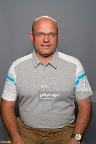 Le DG des Oilers épie les deux équipes...qui veulent un défenseur....
