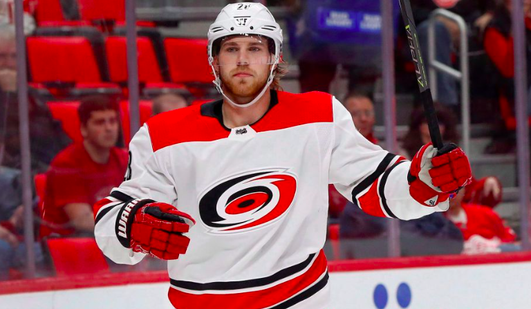 Le gars fait juste un peu plus que Karl Alzner...