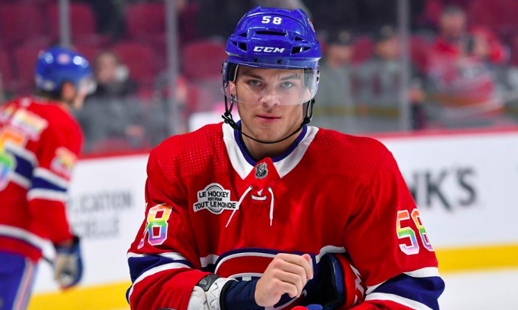 Le monde du hockey...S'inquiète de plus en plus pour Noah Juulsen....