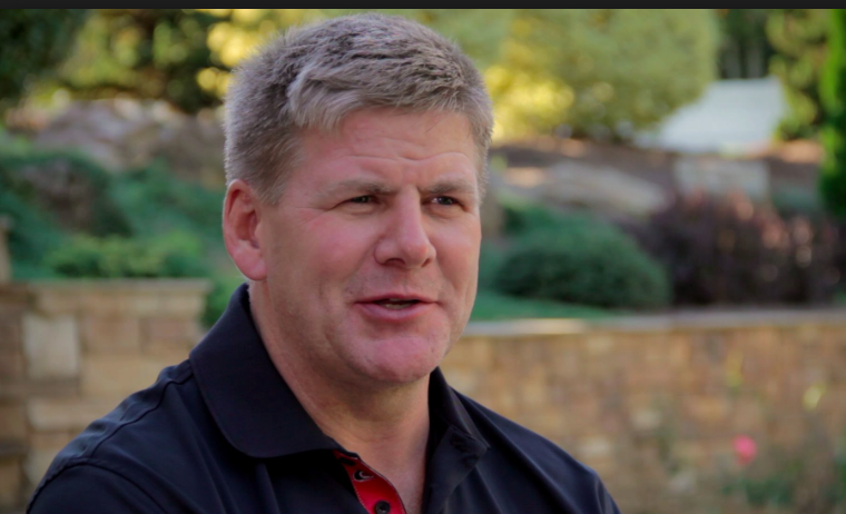 Le nom de Bill Peters circule de plus en plus à Dallas...
