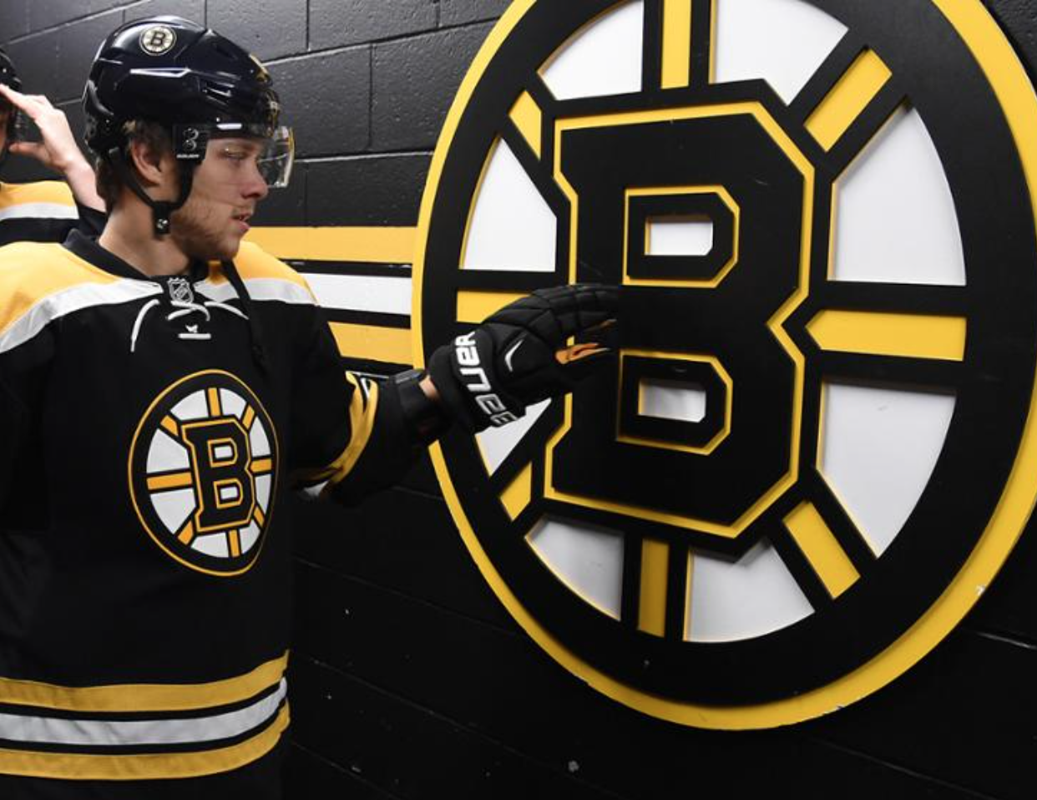 Les Bruins auraient offert un contrat de 8 saisons à David Pastrnak...