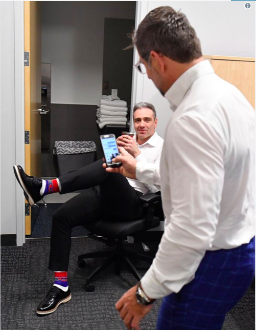 Les deux ont été aperçus au VIEUX-PORT de MONTRÉAL hier soir en train de boire des DRINKS...