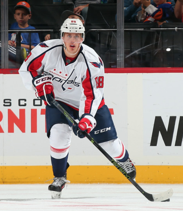 Les LEAFS courent après Nate Schmidt...